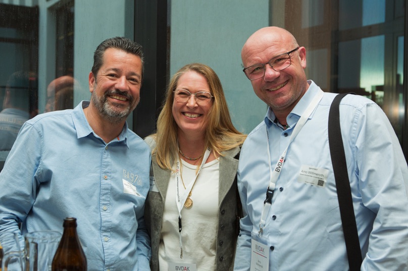 /images/slider-imgs-xs/034_Foto Loeffler_Weconact.jpg